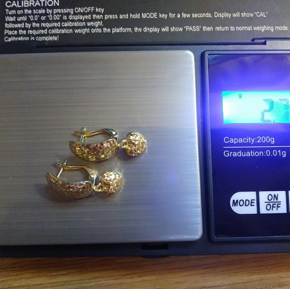 18k Saudi Gold Earring - Picture 4 of 4